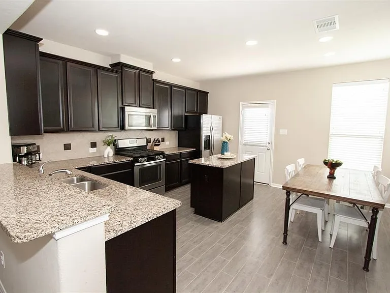 1508 Brook Hollow Dr — Photo 6