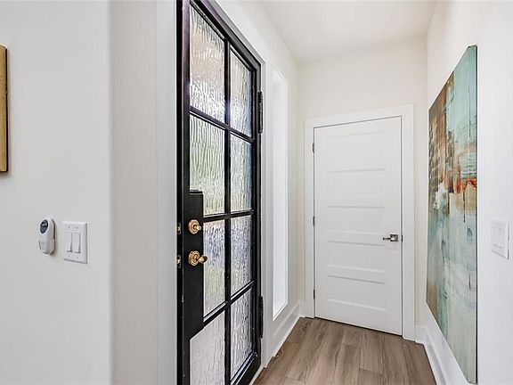 5th image of 1371 Lyle Ave