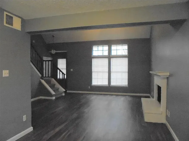 825 Plummer Dr — Photo 2