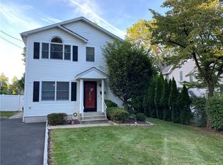 42 Cedar St, Tappan, NY 10983