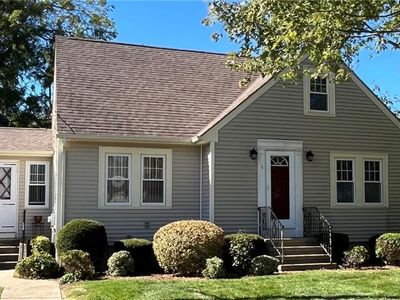 1 Ritchotte Ct, West Warwick, RI, 02893
