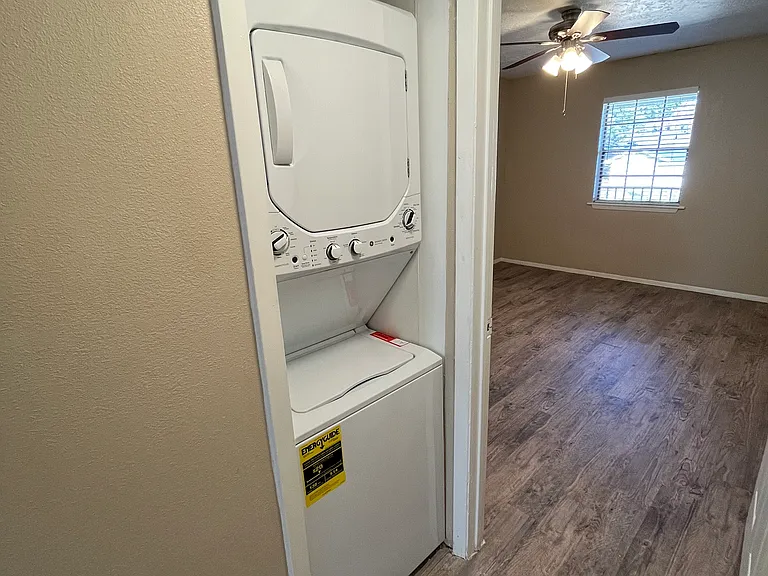 North Park Apartments — Photo 18