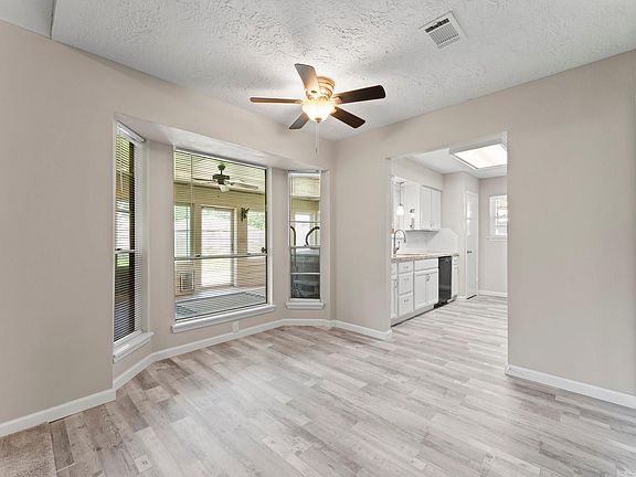 5th image of 3527 Acorn Way Ln