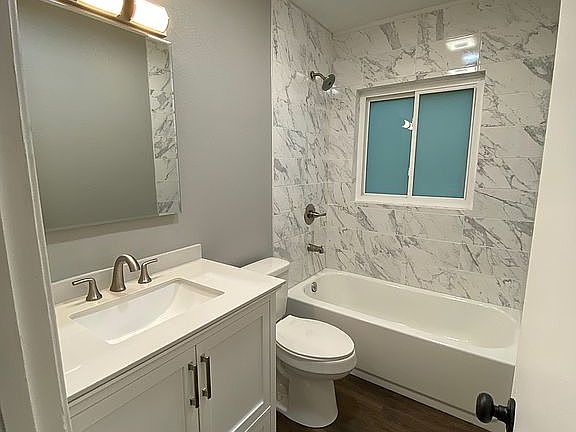 5th image of 2433 Willow Ave