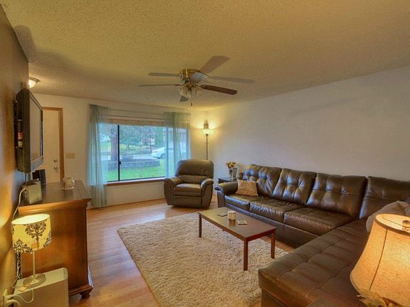 4th image of 110 Eagle Glen Ct