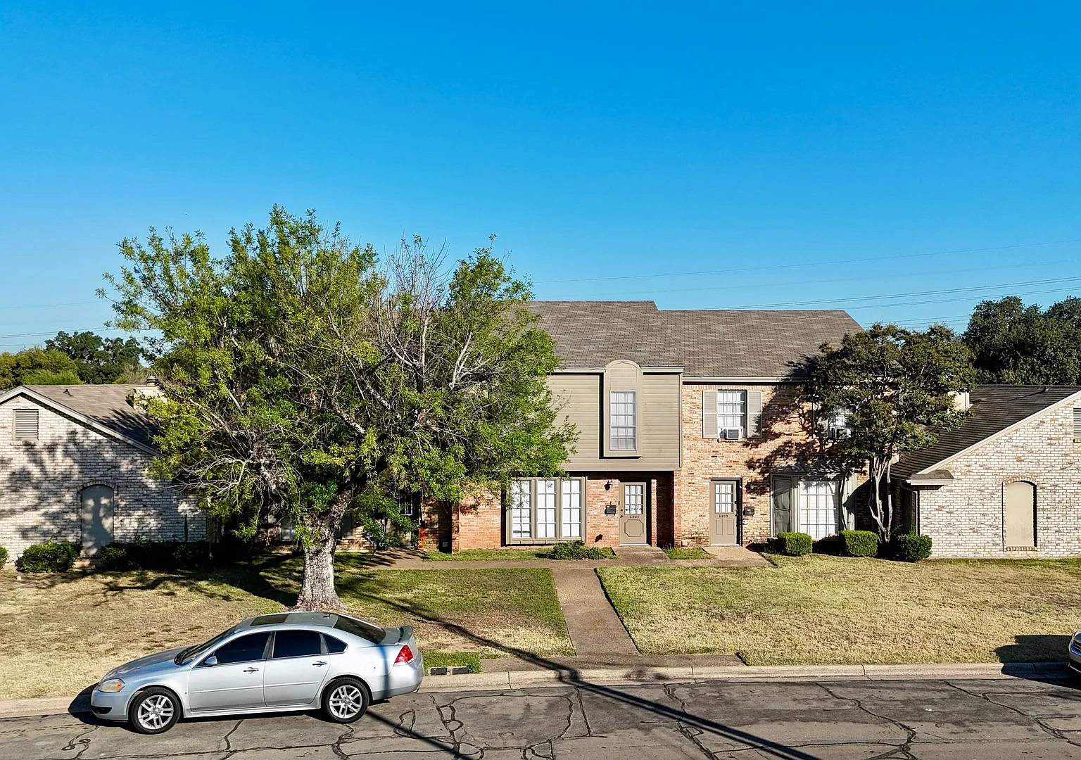 Duplex — Photo 1