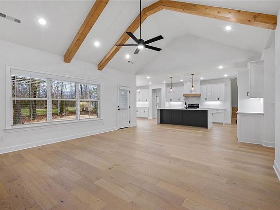 3rd image of 17 Dirleton Dr