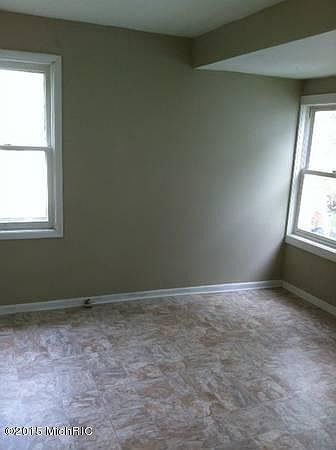 2nd image of 1319 Maude Ave NE