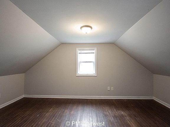 3rd image of 702 S Kentucky St