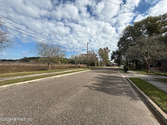 4th image of 2050 W 40TH Street