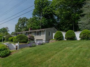26 Parker Ter, Essex, CT 06426