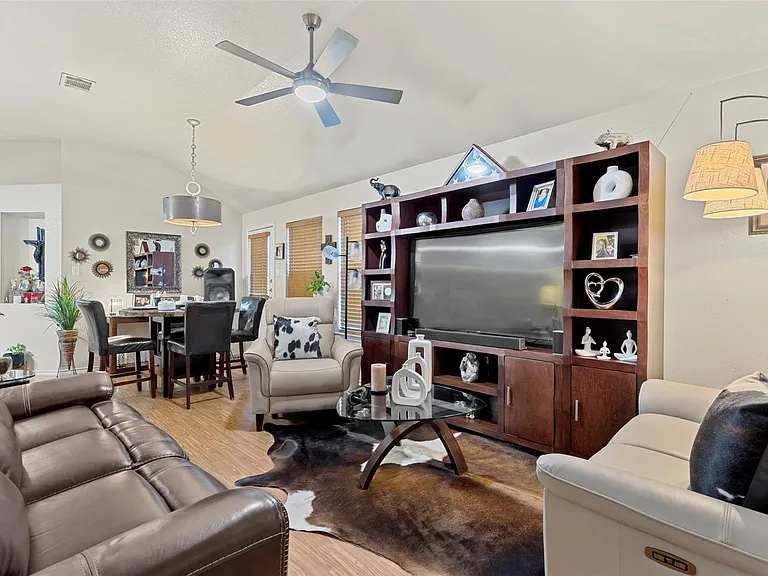 1000 Christopher Ave #B — Photo 4