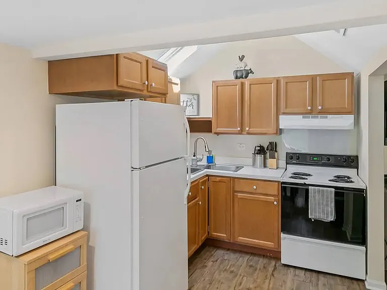 225 W Park Ave — Photo 5