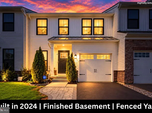 5 Basil Ct, Mount Laurel, NJ 08054