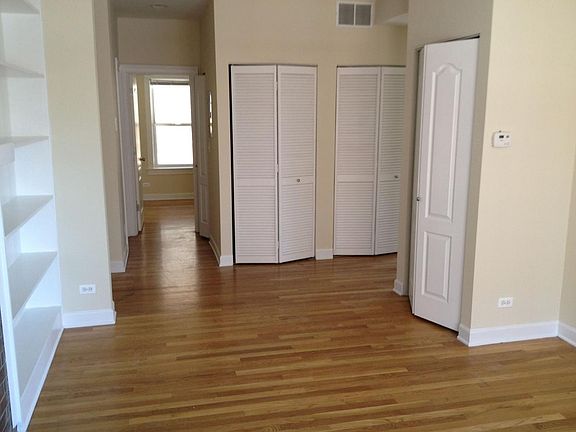5th image of 7458 N Greenview Ave APT 2
