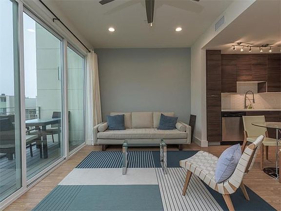 4th image of 604 N Bluff Dr Unit 256