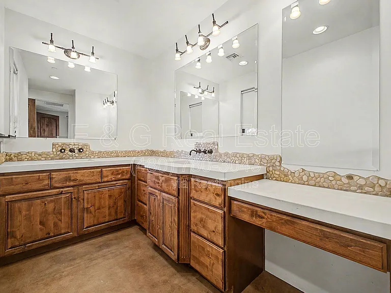 304 S Wilson St — Photo 25