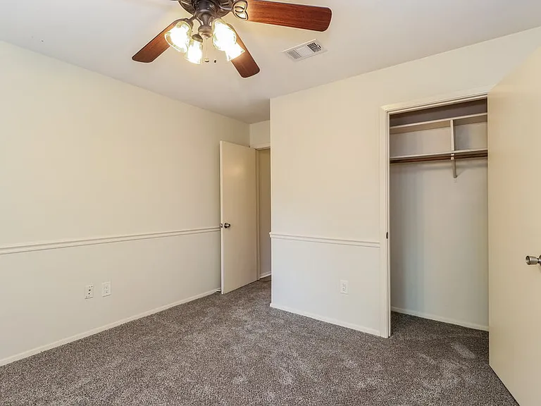 84 Fallshire Dr — Photo 13