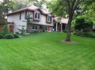 210 Ranchview Ln S, Wayzata, MN 55391