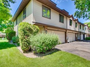 8826 N Maplebrook Ct, Minneapolis, MN 55445