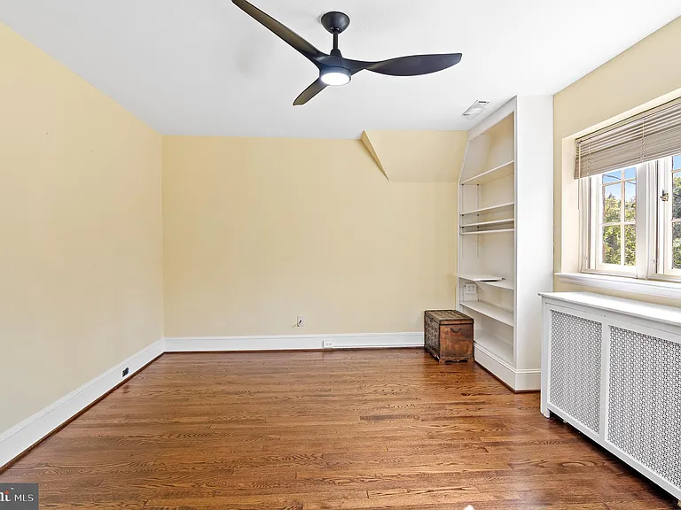 7704 Crossland Rd — Photo 35