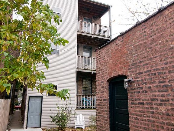 3rd image of 1326 W Cornelia Ave APT 3