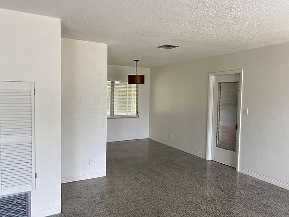 4th image of 6613 Poinsettia Ave S