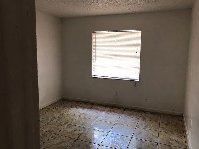 3 bed, 1100 sqft, $1,900 — Photo 4