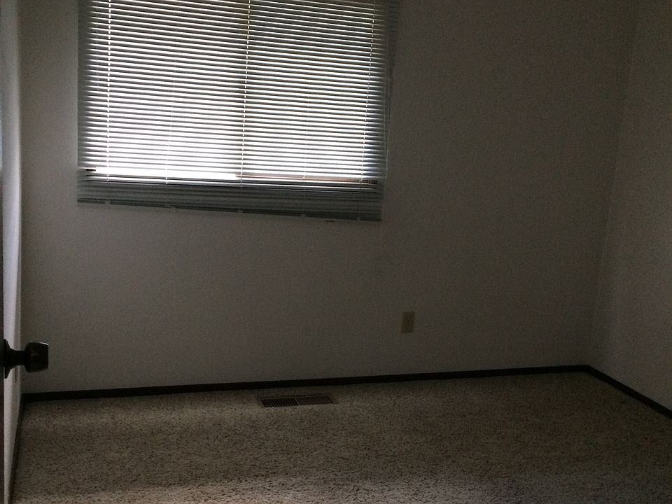 1st image of 410 Mora Ln