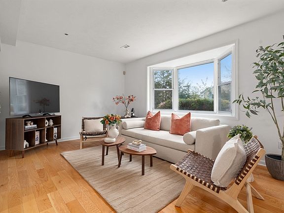 4th image of 110 Coolidge Hill Rd APT 2