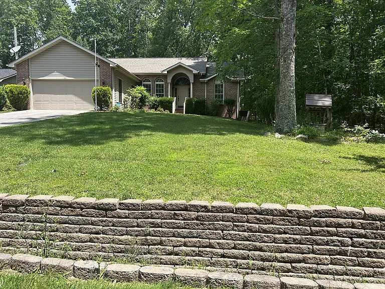 129 Ivy Ln — Photo 2