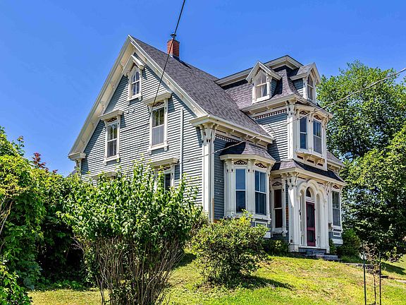 2nd image of 40 Pleasant St