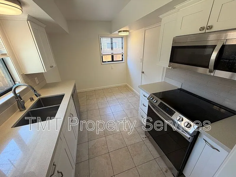 3 bed, 1.0 bath, 1196 sqft, $2,200 — Photo 4