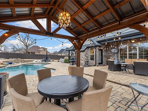 2nd image of 2927 Pebblestone Dr