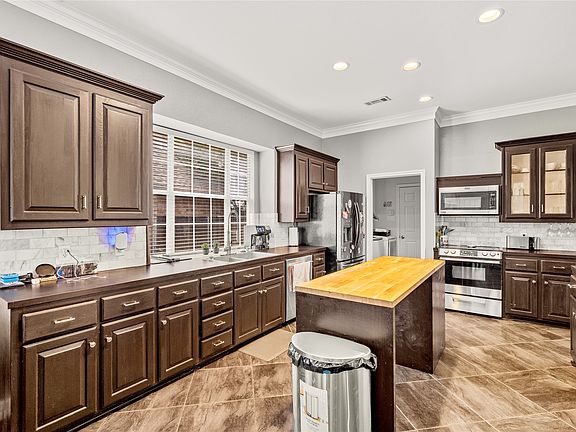 2nd image of 5916 Edgewood Dr