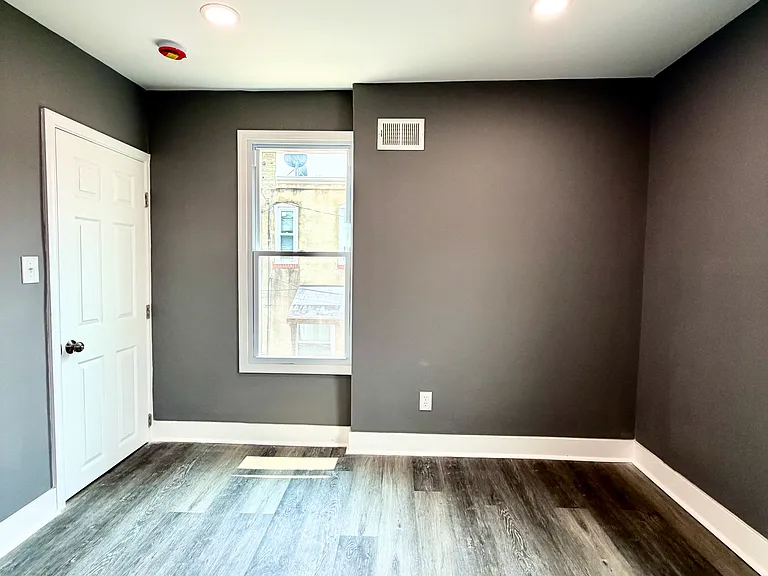 500 N Port St — Photo 16
