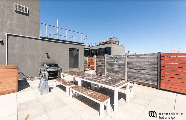 Rented by Batra Group Inc | media 10