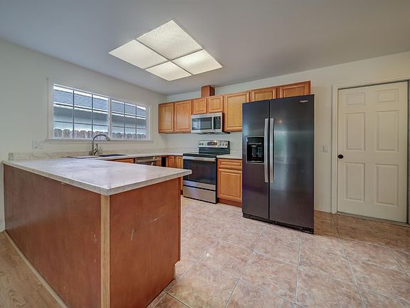 4th image of 419 Andrea Drive