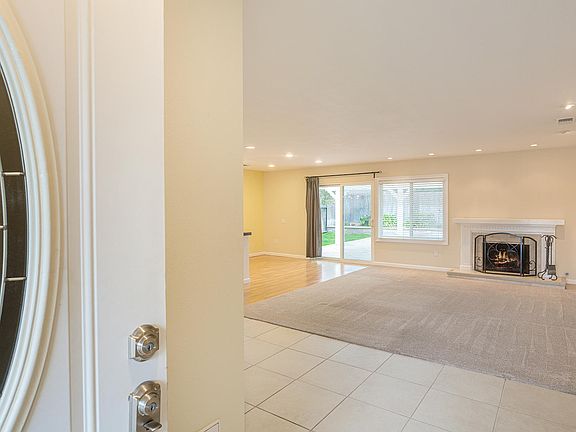 4th image of 897 Ravenwood Ave