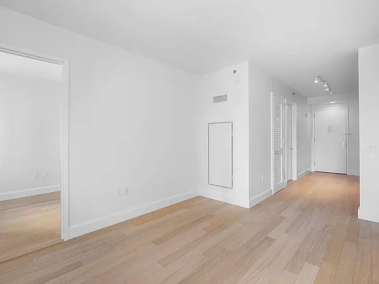 10 City Point #25B — Photo 4