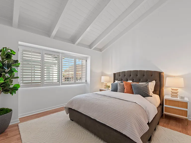 9501 W Olympic Blvd — Photo 32