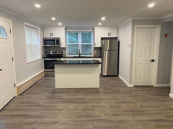 3rd image of 38 Hunter St Floor 1