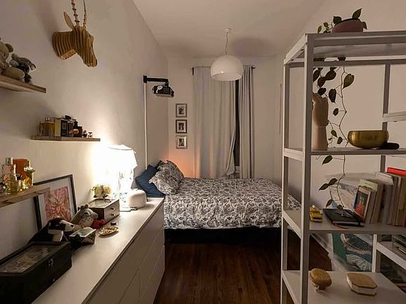 5th image of 242 W 72nd St APT 3R