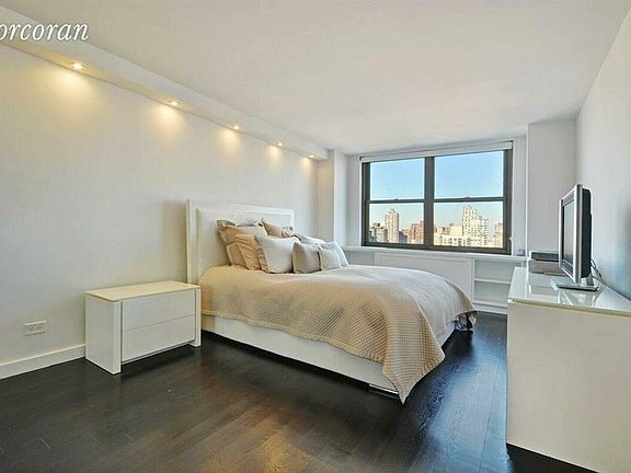 3rd image of 301 E 79th St APT 36H