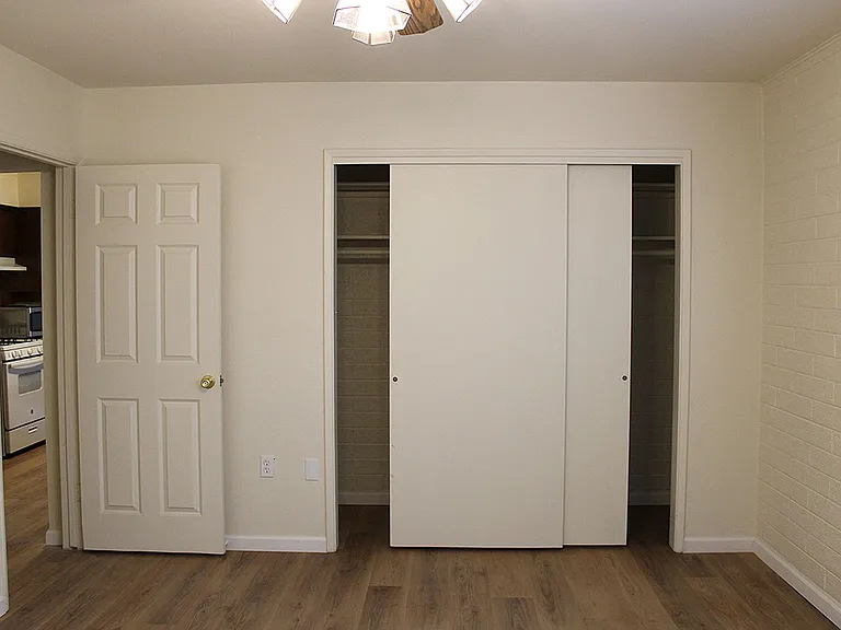 903 Green Ln — Photo 17