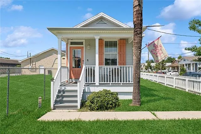 606 De Armas St — Photo 1