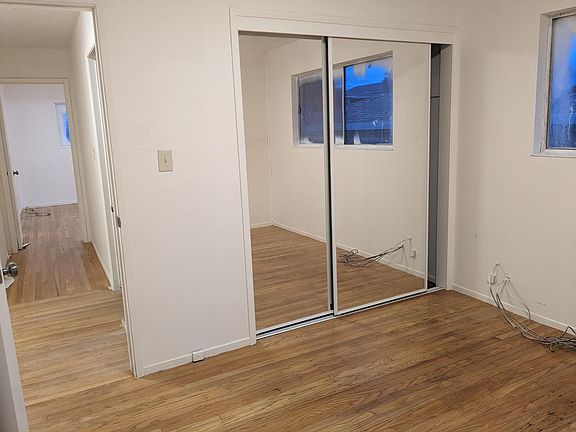 4th image of 431 Gillcrest Ave