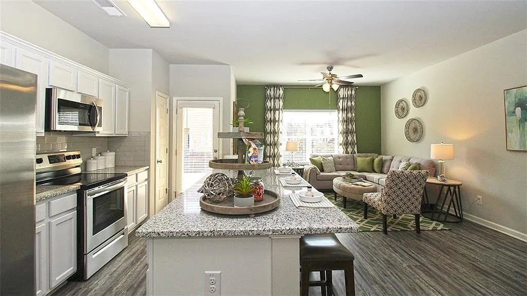 3 bed, 2.5 bath, 1501 sqft, $1,980 — Photo 2