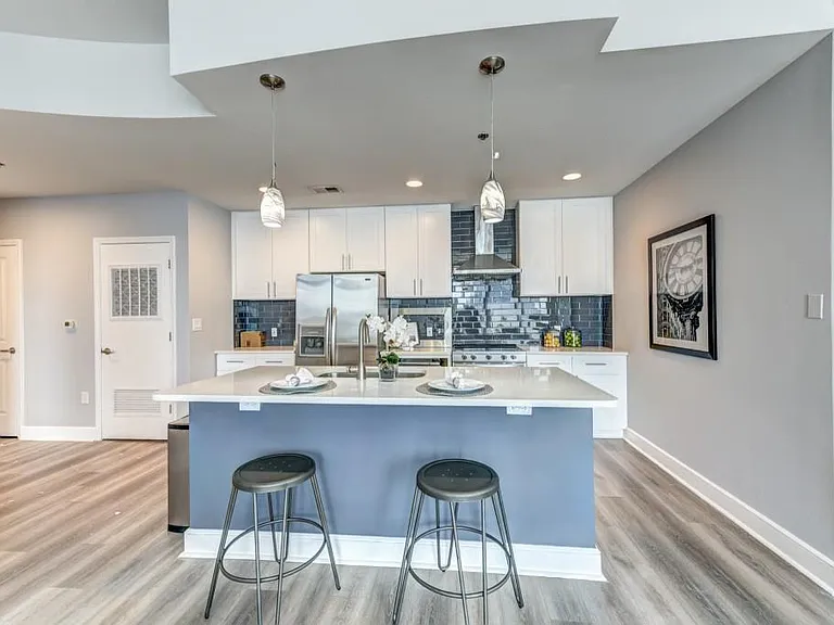 950 W Peachtree St NW #1504 — Photo 2