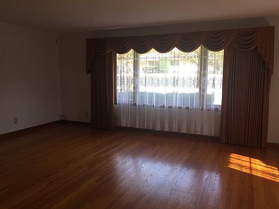 5th image of 519 Emerson Dr